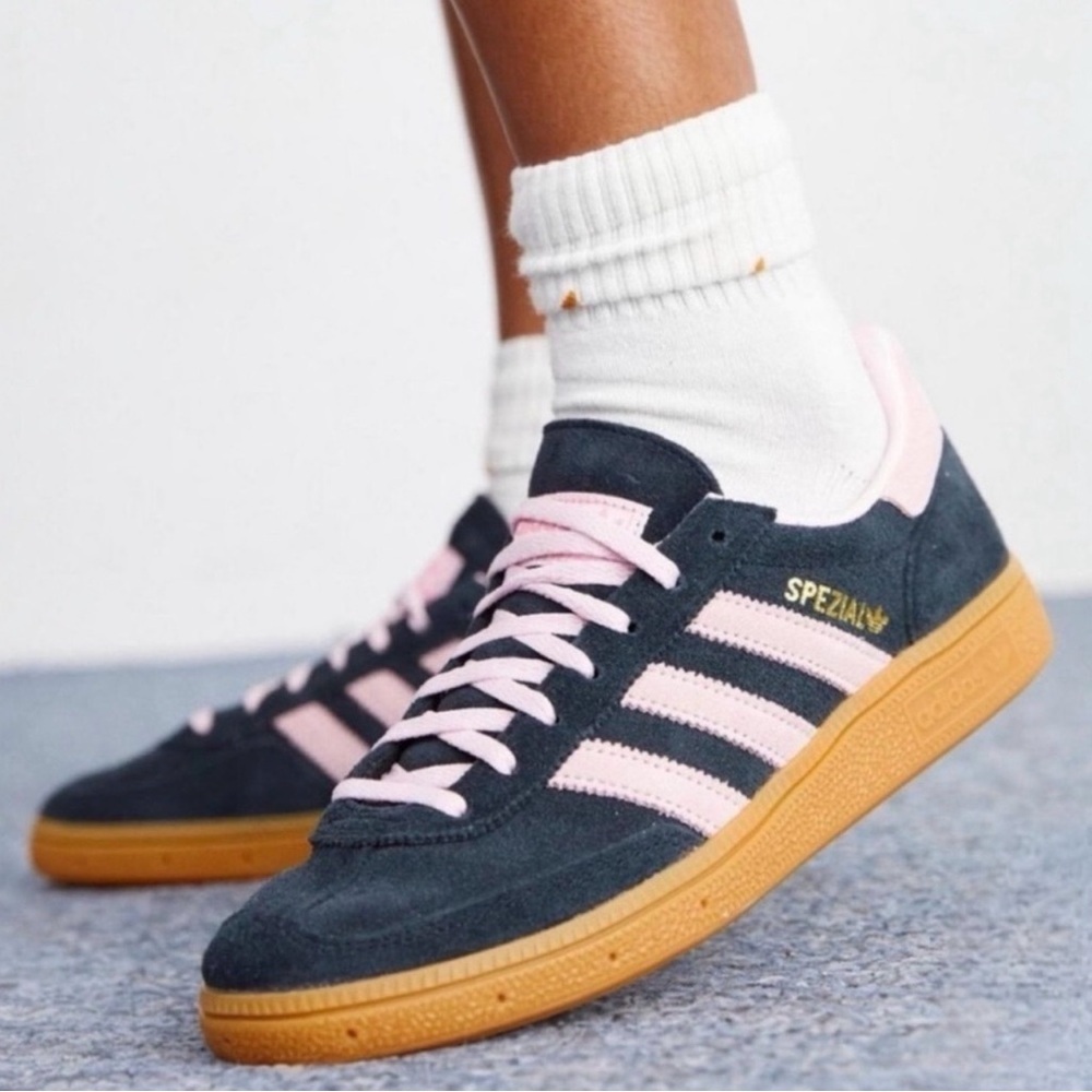 Adidas Originals HANDBALL SPEZIAL women's suede black with pink stripe Sneakers